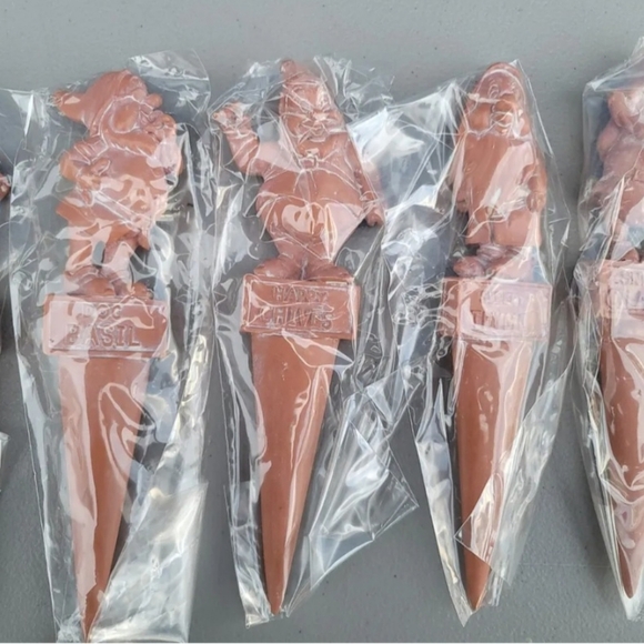 Disney Early Spring Catalog Exclusive Snow White Garden Plant Marker Set  - Picture 4 of 10